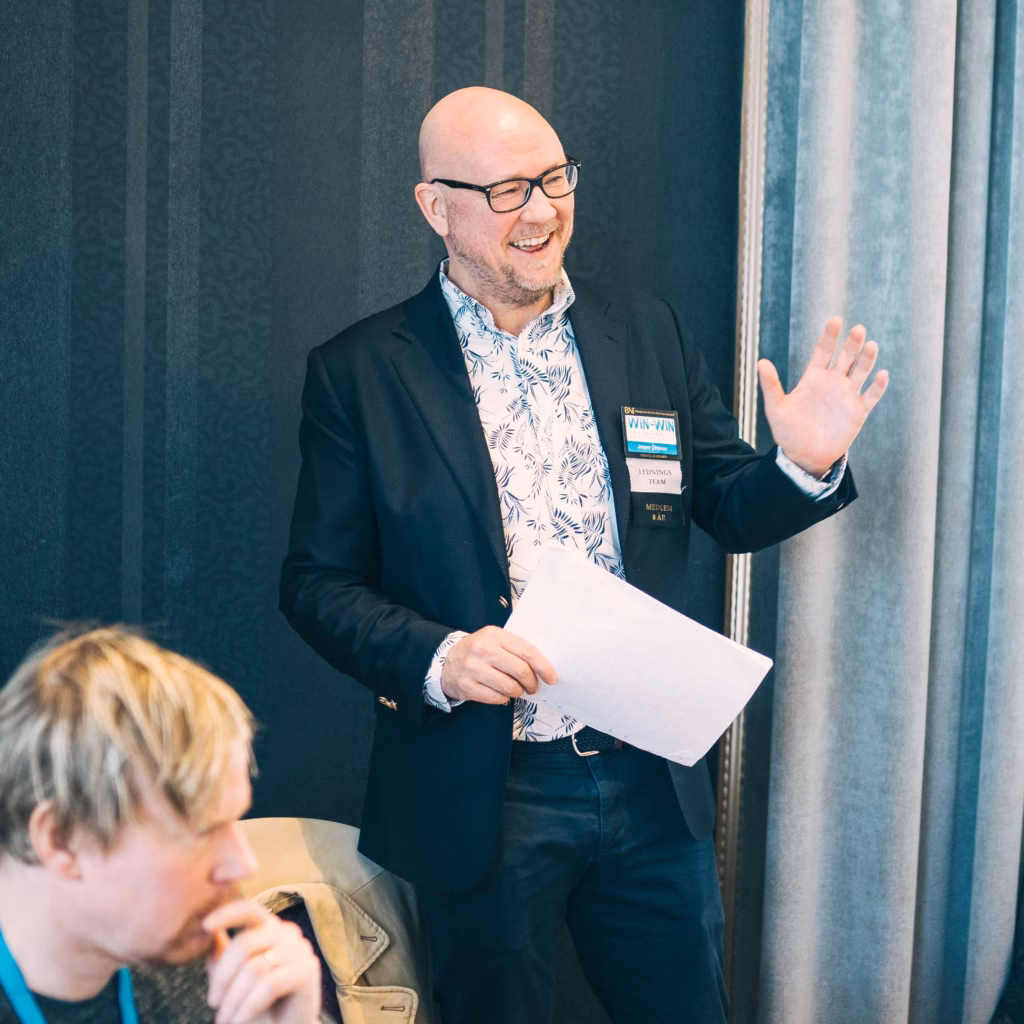 En i teamet håller föredrag för övriga medlemmar